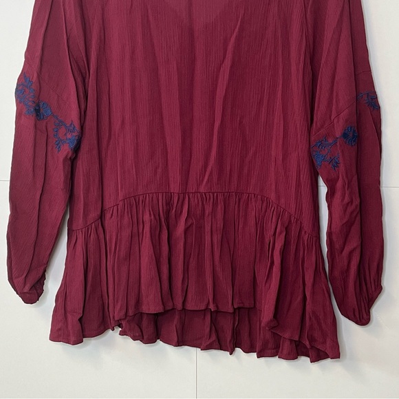 Women’s Liz Claiborne Tunic Style Burgandy Embroidered Top. Size Medium. - Picture 7 of 12